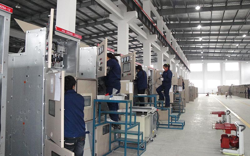 Nizkonapetostne stikalne naprave so pomemben del proizvodne industrije za prenos in transformacijo električne energije Nizkonapetostne stikalne naprave so pomemben del proizvodne industrije za prenos in transformacijo električne energije